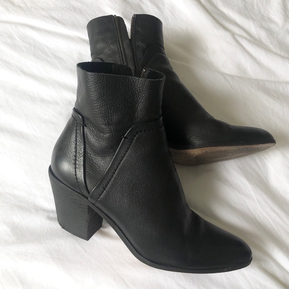 Heeled ankle boots - Picture 1 of 5